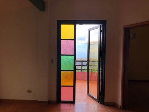 Imagen 2 de 15 de Vendo Hermosa Casa De Montaña, Urbanización El Tibrón, Sector El Paraíso. Alejandra Chávez 0414-2387069