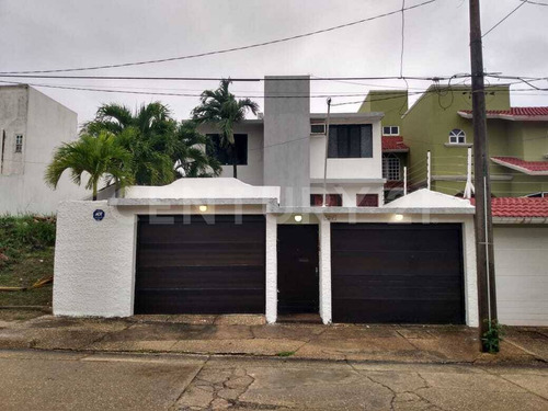 Se Renta Casa En Colonia Petrolera, Coatzacoalcos