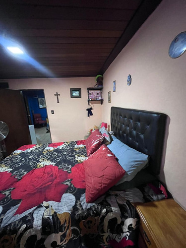 Vendo Casa 4 Dormitorios + Monoambiente, Con Garaje Y Gran Terreno 447 M2. Excelente Oportunidad La Teja