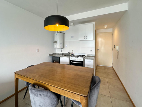 Departamento Monoambiente Amplio Con Balcón Y Amoblado