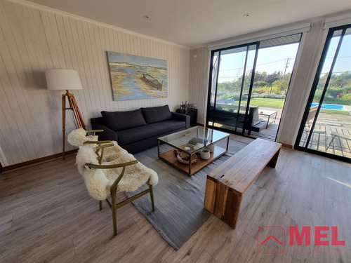 Casa En Arriendo De 2 Dorm. 2 Baños, Piedra Roja, Chicureo