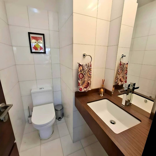 Apto - Venta Lomas De Las Mercedes 300m2 Const 20m2 Tza.