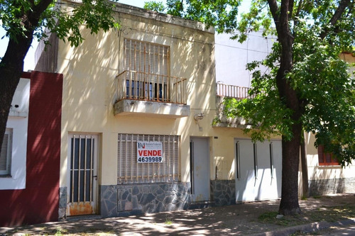 Imagen 2 de 21 de Casa De 2 Dormitorios Con Cochera En Barrio Roque Sáenz Peña