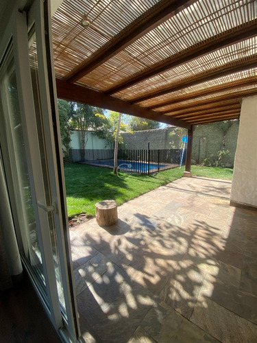 Casa Preciosa En Arriendo De 4 Dorm. En Las Condes