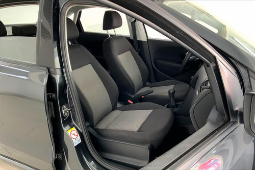 Imagen 7 de 15 de Volkswagen Vento Sedan 4 Pts Comfortline, Tm5, A/ac, Ra-15