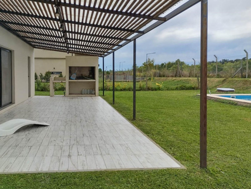 Casa En Venta | 3 Dorm | Puertos Del Lago | Barrio Acacias | Escobar