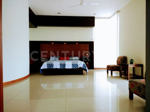 Casa En Venta En Residencial Esmeralda Norte, Colima, Col.