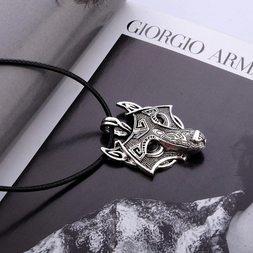 Imagem 3 de 6 de Colar Pendente Lobo Raposa Viking Nórdico +brinde Bracelete