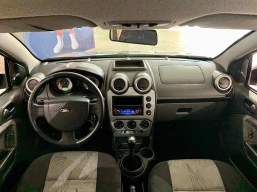 Imagem 6 de 9 de Ford Fiesta 1.6 Mpi Class Hatch 8v Flex 4p Manual