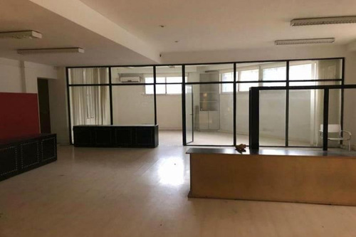 Imagen 6 de 8 de Edificio De Oficinas Desarrollado En 2 Pisos