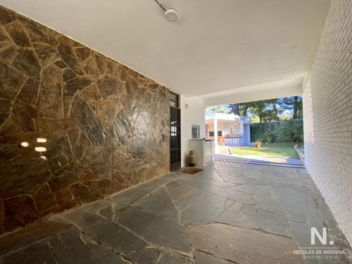 Casa En Venta , 2 Dormitorios + Dependencia, Excelente Ubicación