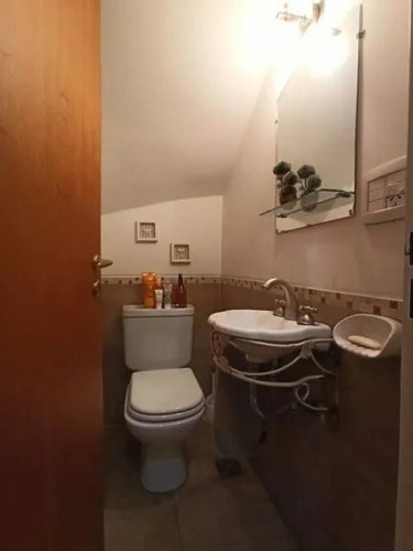 Lindo Triplex Al Frente Con Cochera Y Fondo