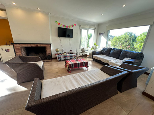 Venta Casa 3 Dormitorios Barrio La Armonía Con Cochera