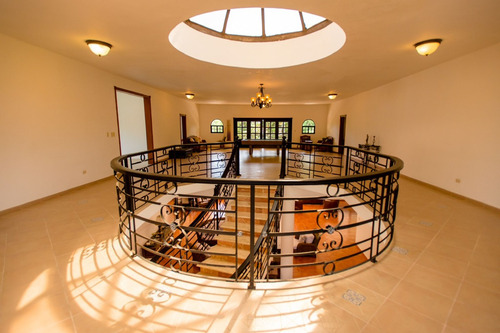 Vendo Magnífica Villa En Metro Country Club, Una Mansión De Lujo En Juan Dolió, República Dominicana