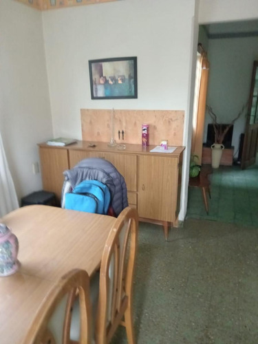 Vivienda Ph Al Frente De 3 Ambientes Con Entrada De Auto Y Jardín.