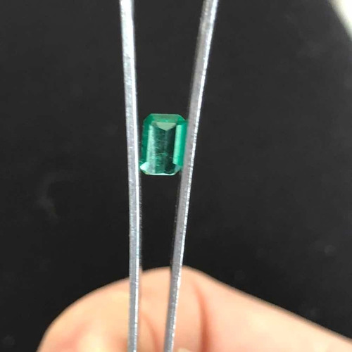 Esmeralda Natural Retangular Ótima Qualidade Com 0,4 Quilate