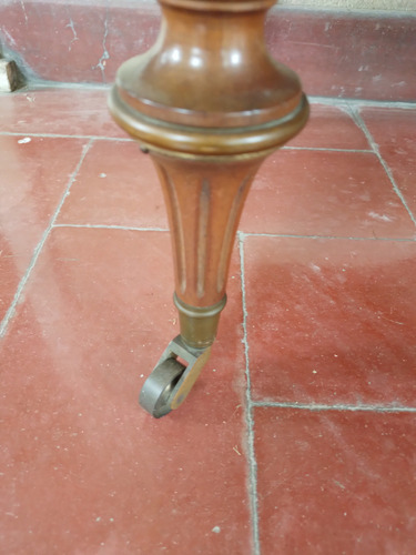 Antigua Mesa De Madera Tallada Con Ruedas De Bronce,m Buena! (Usado)