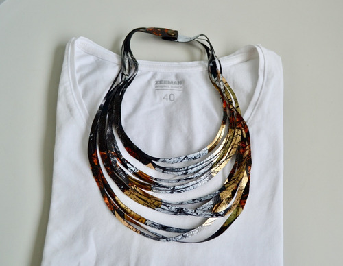 Imagen 2 de 5 de Collar Ondas Corto - Oro, Blanco Y Negro