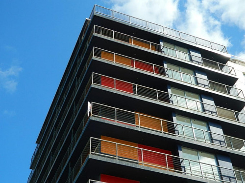 Un Dormitorio En Venta. Vistas Abiertas