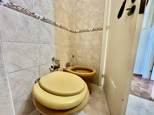 Venta Apartamento Pocitos, 2 Dormitorios + Servicio, 3 Baños, Balcón Y Garage