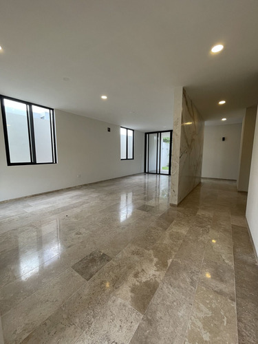 Casa De 4 Recámaras Dentro De Privada Cerca De La Isla, En Cholul