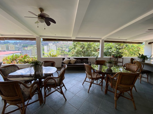 Se Vende Casa 630m2. 4h + S/5b + S/4p. Santa Paula.