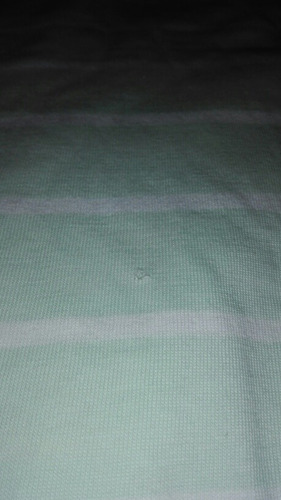 Remera Levis M Con Mancha Y Chomba Kevingston L C Agujero