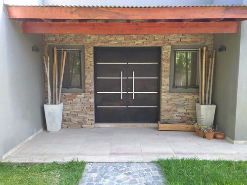 Venta Casa 4 Ambientes, Jacuzzi. Apta Credito. Parque Sakura. Exaltacion De La Cruz