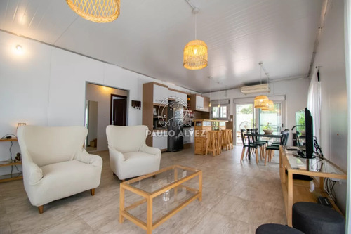 Casa En Alquiler Temporal, A 50 Metros Del Mar. Tres Dormitorio, Aire Acondicionado En Todos Los Ambientes. Ideal Para Veranear