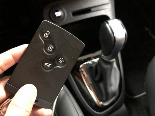 Imagem 14 de 15 de Captur Intense 1.6 Aut. Cvt Prata Completo Impecável