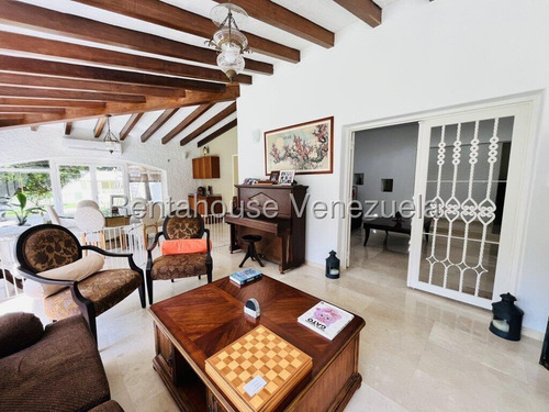 Ms: 25-24187 Se Vende Espectacular Casa En Cerro Verde. A=480m2, 3h, 4b, 10p.