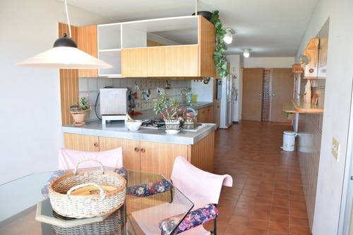 Apartamento En Venta En Excelente Punto De Playa Brava * Frente Al Mar *- Ref: 5242