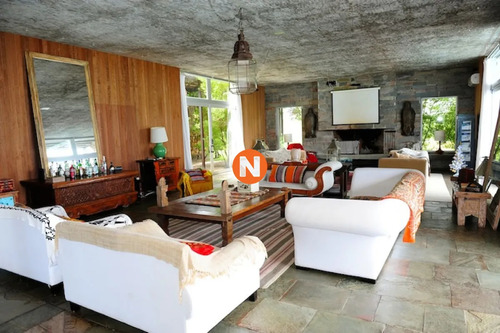 Exclusiva Casa En José Ignacio, Mansion Frente Al Mar En Venta , 6 Dormitorios.