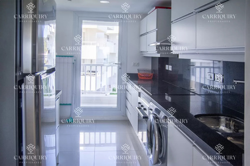Se Vende Apartamento De 3 Dormitorios En Edificio Horizonte, Playa Mansa, Punta Del Este