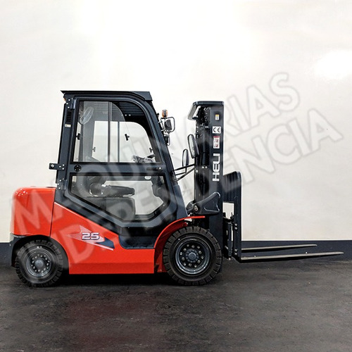 Imagen 2 de 11 de Autoelevador Heli 2500 Kg Diesel Isuzu Cpcd25 Cabina 0km