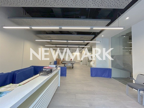 Excelente Local Comercial En Arriendo En Las Condes
