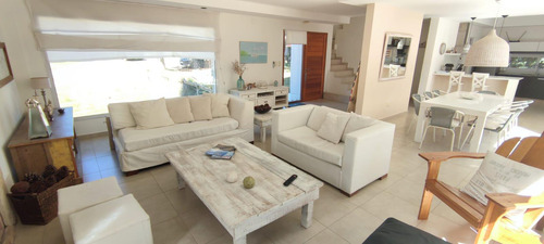 Casa En De 5 Dormitorios C/ Piscina Costa Esmeralda