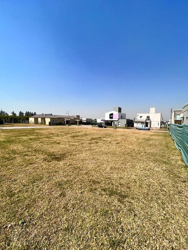 Imagen 3 de 7 de Excelente Terreno Central Orientación Sur - Norte En Country Pinar 2, Tafí Viejo