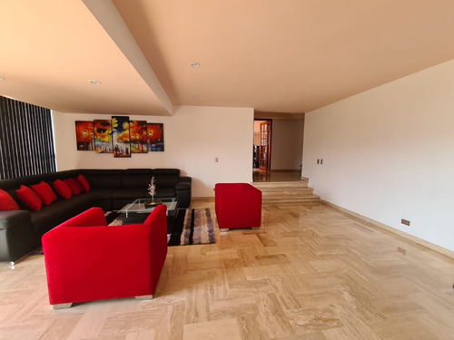 Venta, Magnifico Apartamento De Un Nivel De 194m2, Con Increible Vista A El Ávila, Ascensor Privado Y De Servicios, Piso De Mármol .