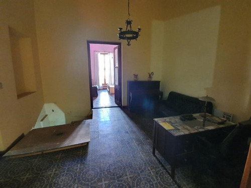 Casa Colonial En Esquina, En Excelente Estado Y Ubicación Inmejorable