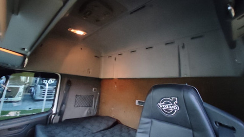 Imagem 4 de 15 de Volvo Fm 370 Globetrotter 6x2 Trucado Ano 2011