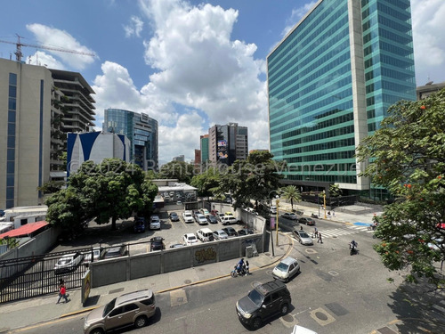 Excelente Oficina Ubicada En La Estrategica Zona Financiera De Caracas El Rosal Mls 24-24913 Mb