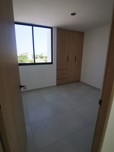 Renta De Casa Residencial En Privada Con Casa Club Ciudad Maderas