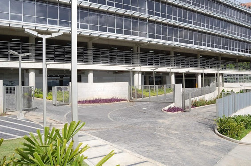 Imagen 3 de 11 de Se Vende Centro Empresarial 13156m² 2h/3b/2p Lomas Del Sol