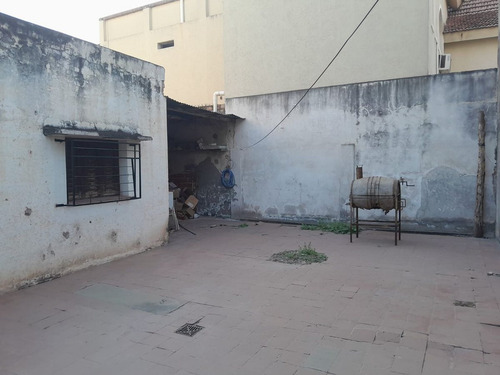 Venta De Casa A Refaccionar En Calle Andes.