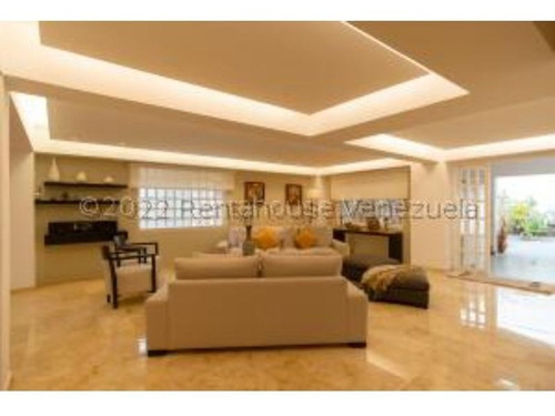 #23-26069 Espectacular Casa Ubicada La Urbanizacion Prados Del Este