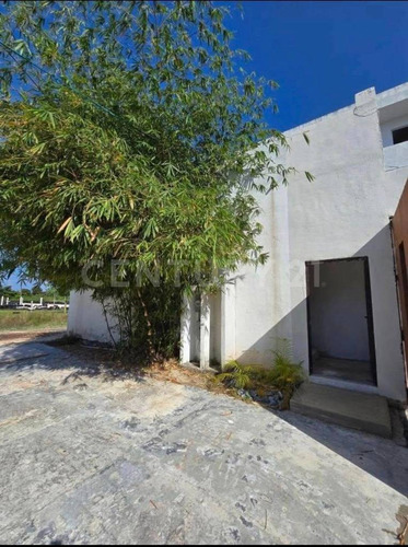 En Renta Propiedad Multifuncional: Bodega, Oficina, Almacén