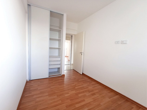 Departamento Semipiso 3 Amb Con Balcón Al Frente En Alquiler - Parque Avellaneda