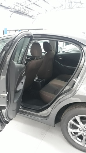 Mazda 2 Sedan Touring 1.5l Automatico 2021