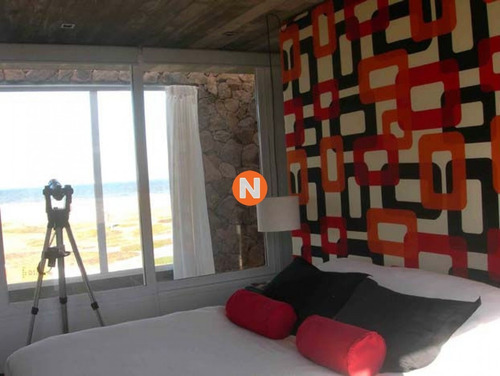 Casa En Venta Y Alquiler, Santa Monica, Manantiales, 4 Dormitorios.- Ref: 207580